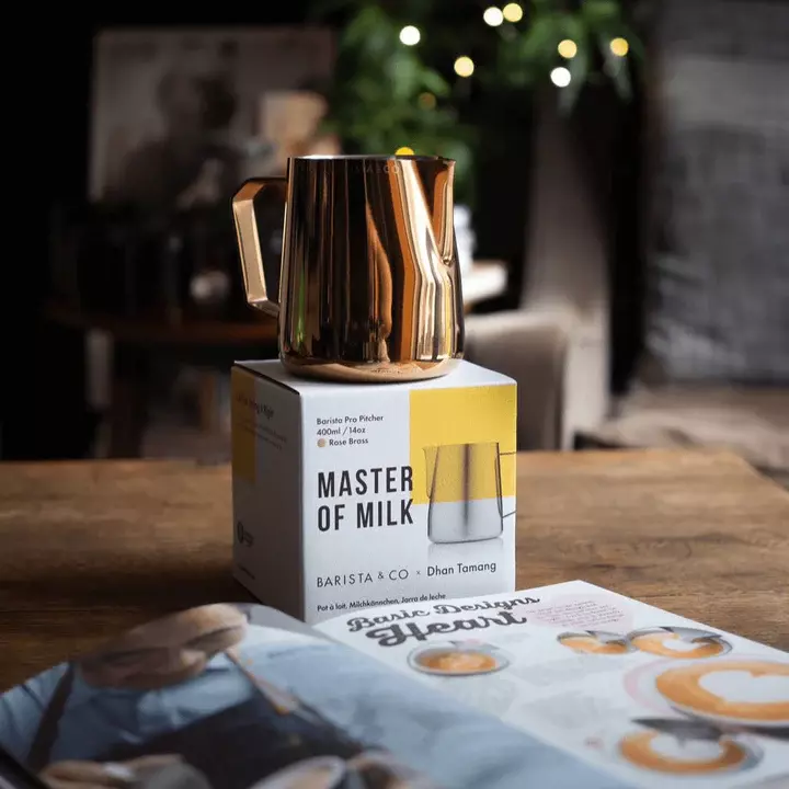 Barista & Co Pro konvička na mléko 400 ml měď | Lázeňská káva