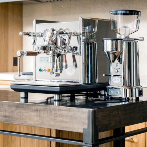 Elektrický mlýnek ECM V-Titan 64 s kávovarem značky ECM