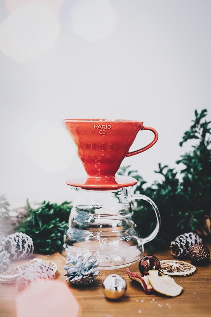 Dripper Hario V60-02 keramický červený | Lázeňská káva