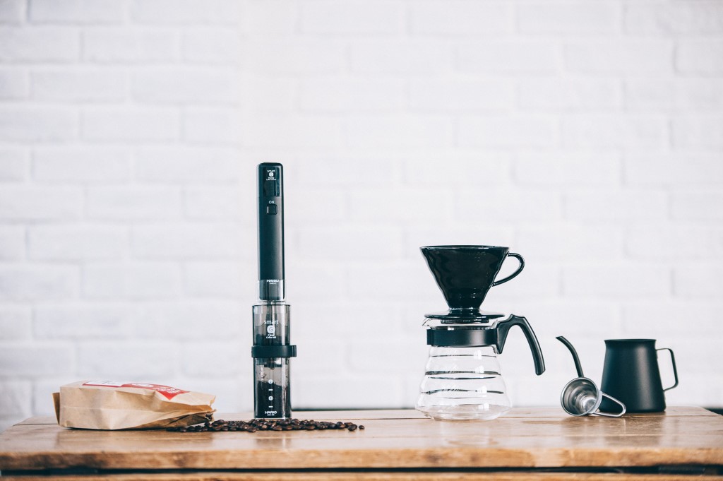 Dripper Hario V60-02 keramický černý | Lázeňská káva