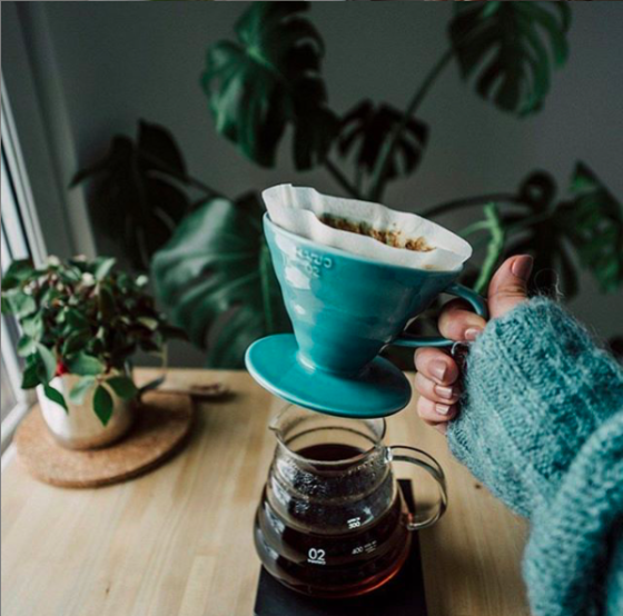 Dripper Hario V60-02 keramický modrý | Lázeňská káva