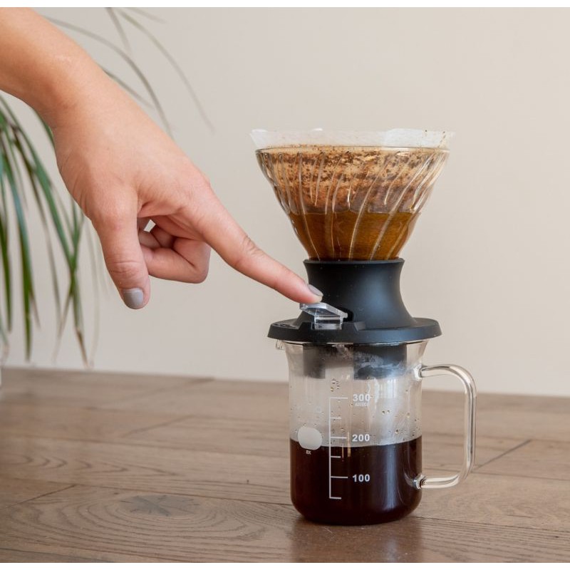 Hario Immersion Switch V60-02 dripper s filtry | Lázeňská káva