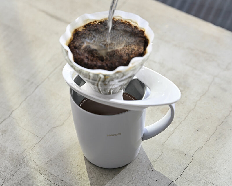 HARIO V60-02, bílý – skleněný dripper (VDGR-02-W) | Lázeňská káva