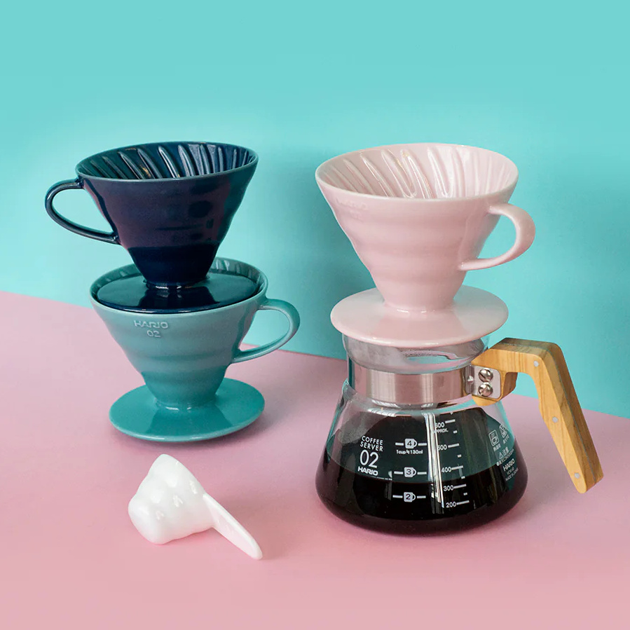 Užijte si jemný čaj připravený v konvici Hario Chacha Kyusu-Maru o objemu 300 ml. Vychutnejte si čajovou chuť a aroma s touto ko