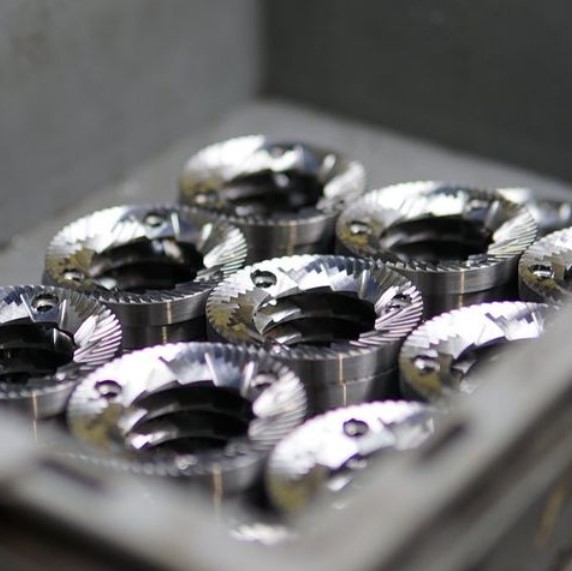 Profesionální mlýnek na kávu Mahlkönig EK43 černý. Zdroj obrázku: Mahlkönig Profesionální mlýnek na kávu Mahlkönig EK43 černý.