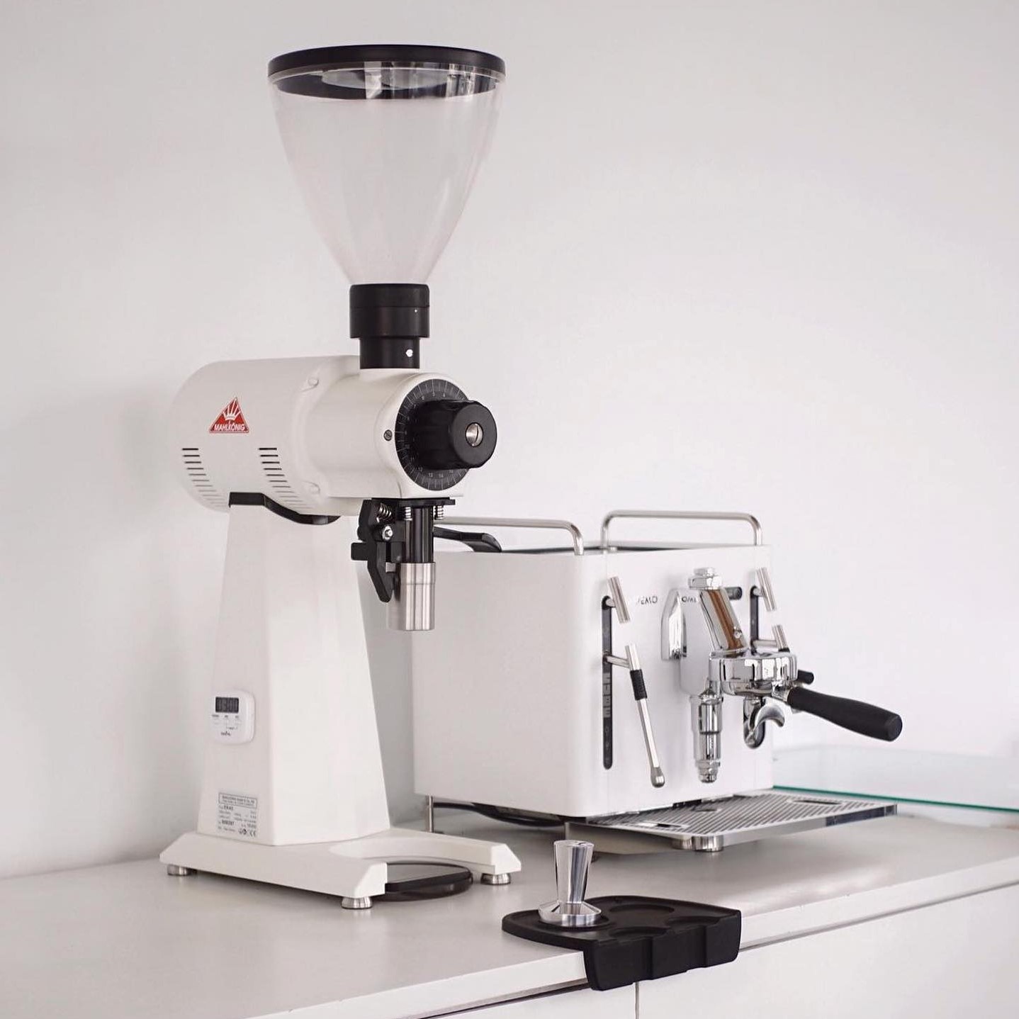 Kávomlýnek Mahlkönig EK43. Zdroj obrázku: Mahlkönig Kávomlýnek Mahlkönig EK43.