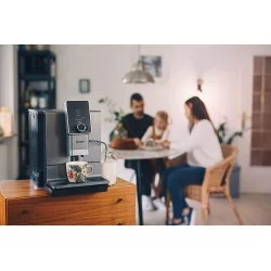 Domácí automatický kávovar Nivona NICR 930 v domácím prostředí pro přípravu skvělé kávy