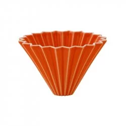 Oranžový porcelánový překapávač Origami Dripper S, ideální pro přípravu filtrované kávy.