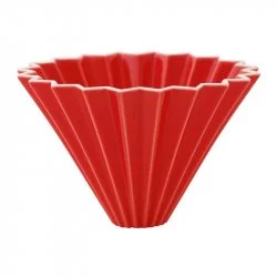 Červený dripper pro přípravu překapávané kávy Origami.