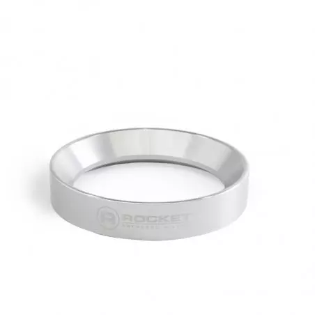 Trychtýř pro pohodlné dávkování kávy do portafilteru Rocket.