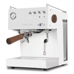 Pákový kávovar Ascaso Steel UNO PID ve variantě White&Wood umožňuje přípravu dvou šálků kávy najednou.