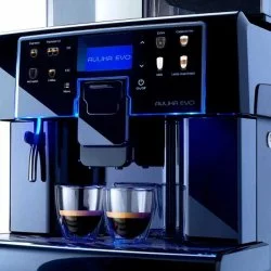 Profesionální automatický kávovar Saeco Aulika Evo Top RI, určený pro přípravu espressa.