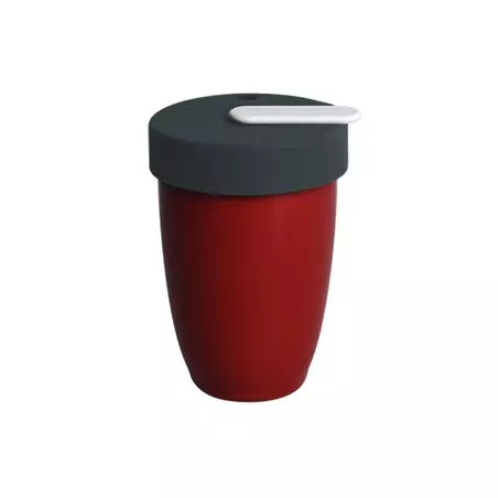 Červený termohrnek Loveramics Nomad s objemem 250 ml, ideální pro cestování.