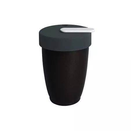 Černý termohrnek Loveramics Nomad s objemem 250 ml v barvě Gunpowder, ideální pro cestování.