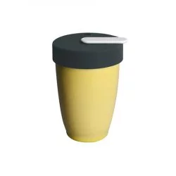 Termohrnek Loveramics Nomad o objemu 250 ml v barvě Butter Cup, vyrobený z kvalitního porcelánu.