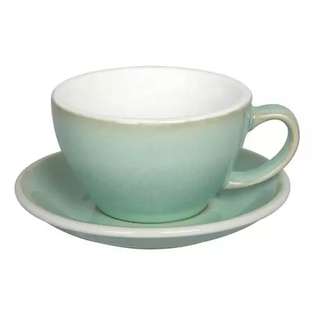 Šálek a podšálek Loveramics Egg - Cafe Latte 300 ml v barvě bazalky, vyrobené z kvalitního porcelánu.