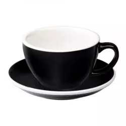 Černý porcelánový šálek a podšálek na cafe latte od značky Loveramics s objemem 300 ml.