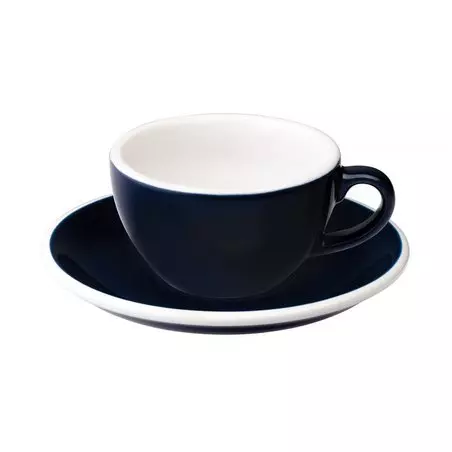 Šálek a podšálek Loveramics Egg - Flat White 150 ml v barvě denim, vyrobený z kvalitního porcelánu.