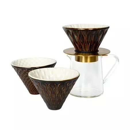 Porcelánový dripper set Loveramics Brewers v barvě temně šedé, ideální pro přípravu filtrované kávy.