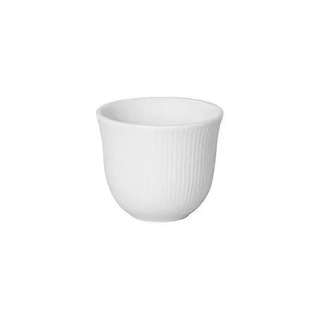 Bílý porcelánový degustační hrnek Loveramics Brewers s objemem 80 ml s reliéfním vzorem.
