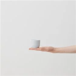 Šálek na cappuccino Aoomi Salt Mug A07 o objemu 125 ml v elegantní bílé barvě.