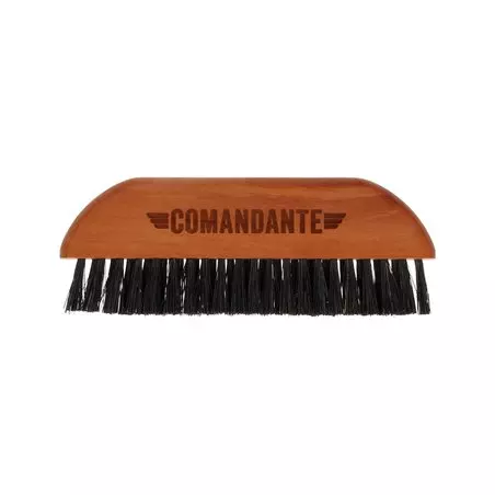 Kartáček Barista Brush 1 od značky Comandante, určený pro údržbu a čištění kávovarů.