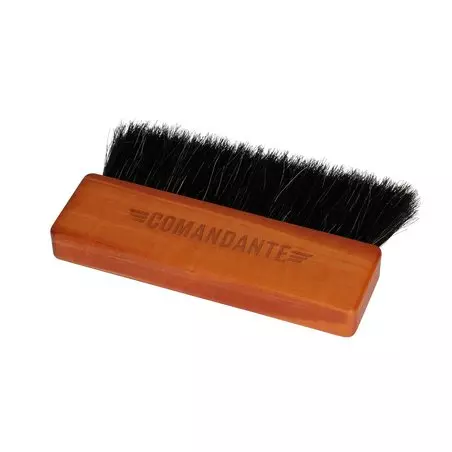 Štětec Comandante Max Barista Brush Pear, ideální příslušenství pro ruční mlýnky, značka Comandante.