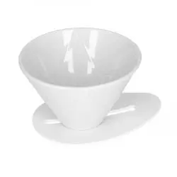 Bílý plastový překapávač Hario V60 One Pour Dripper Mugen, ideální pro přípravu čerstvého filtrovaného kávy.