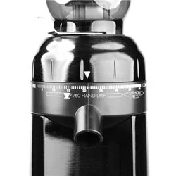 Elektrický mlýnek na kávu Hario V60 v elegantní černé barvě pro dokonalé mletí kávy.