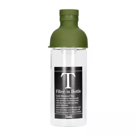 Zelená láhev Hario Cold Brew Tea Filter-In Bottle o objemu 300 ml s materiálem ze silikonu, ideální pro přípravu studeného čaje.