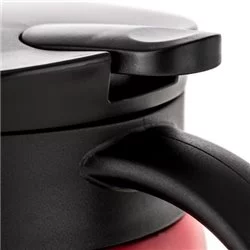 Termoska Hario Insulated Server V60-02 v červené barvě s objemem 600 ml určená pro uchování kávy ve správné teplotě.