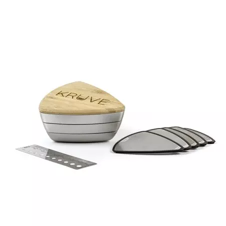 Kruve Sifter Base Silver pro filtraci kávy, vyrobený z odolné nerezové oceli, značka Kruve.