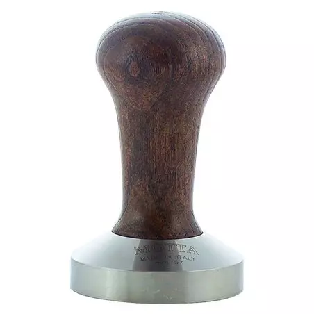 Ruční tamper na kávu Motta hnědý o průměru 57 mm, vyrobený z nerezové oceli.