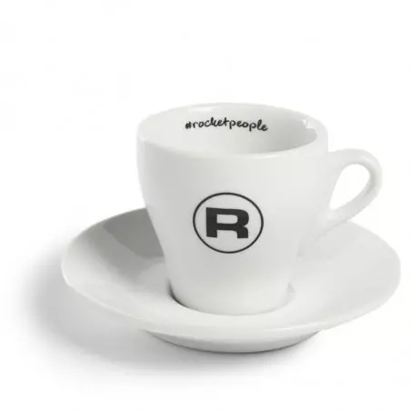 Bílý porcelánový šálek s podšálkem od Rocket Espresso s kapacitou 180 ml, ideální pro milovníky espressa.