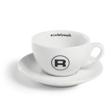 Bílý porcelánový šálek s podšálkem značky Rocket Espresso o objemu 210 ml, ideální pro milovníky kávy.