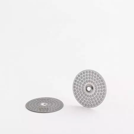 Sítka a sprcha hlavy kávovaru IMS CI200NT Ø 51,9 mm s 98 otvory pro perfektní rozložení vody při přípravě espressa.