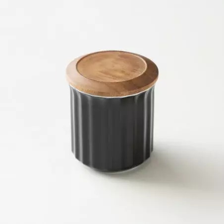 Origami porcelánová dóza na kávu v černé barvě.