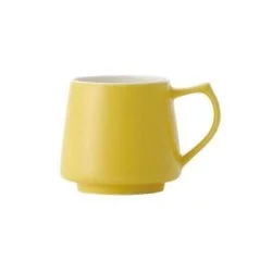 Žlutý hrnek na kávu značky Origami o objemu 320 ml.