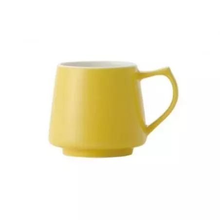 Žlutý hrnek na kávu značky Origami o objemu 320 ml.