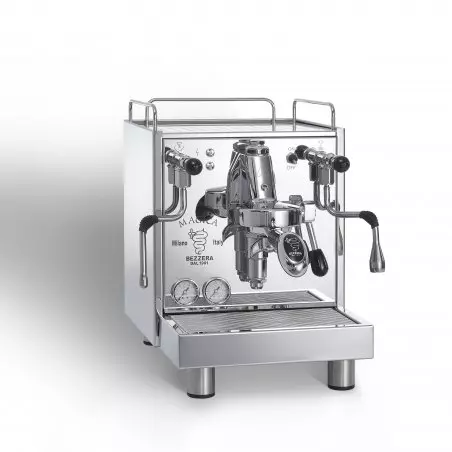Pákový kávovar Bezzera Magica.