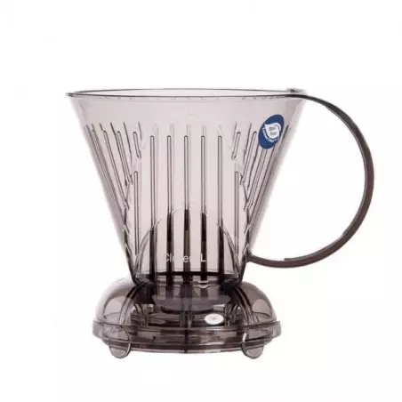 Šedivý plastový dripper v bílém pozadí