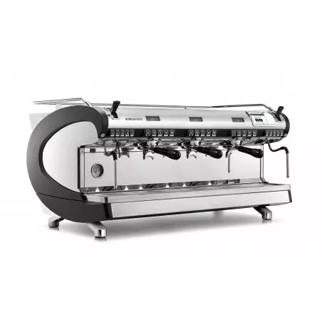 Profesionální pákový kávovar Nuova Simonelli Aurelia Wave T3 3GR v černém provedení s čtyřmi bojlery pro optimalizaci přípravy kávy.