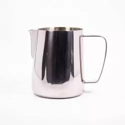 Odolná konvice Barista Hustle.