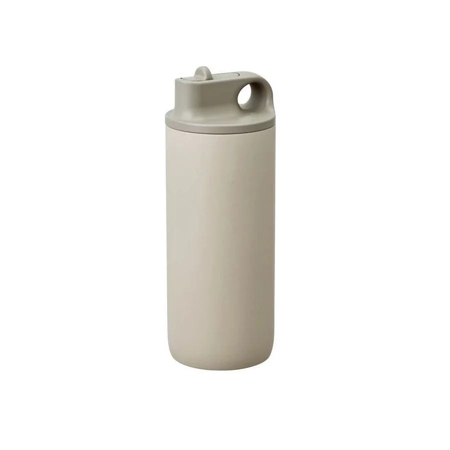 Béžová termoska Kinto Active s objemem 600 ml, ideální pro udržení nápojů teplých i studených na cestách.