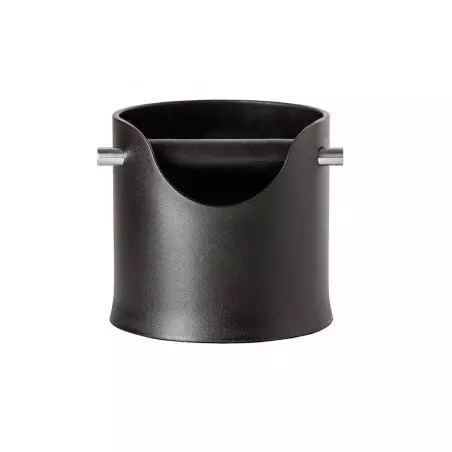 Odklepávač Crema Pro Knock Bin od značky Cafelat v elegantní černé barvě je ideální pro snadné odklepávání kávové sedliny.