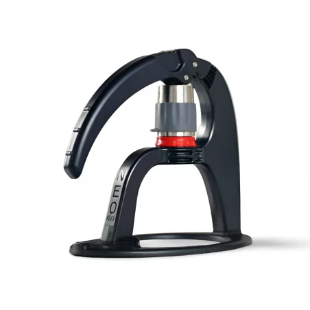 Kávovar Flair Neo Flex od značky Flair Espresso, ideální pro přípravu Americano a dalších kávových nápojů doma.