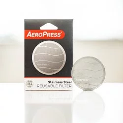 Originální balení opakovatelně použitelného nerezového filtru Aeropress.