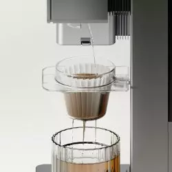 Kapsle se po vysypání kávových zrn použije jako filtr.