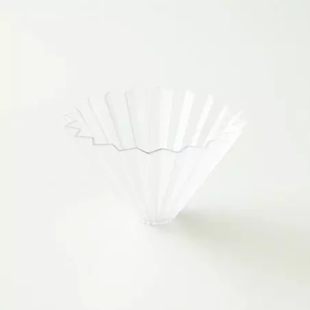 Plastový dripper Origami Air ve velikosti M. Čiré provedení.