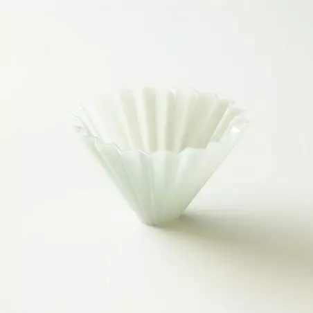 Plastový dripper Origami Air ve velikosti M. Matné šedé provedení.